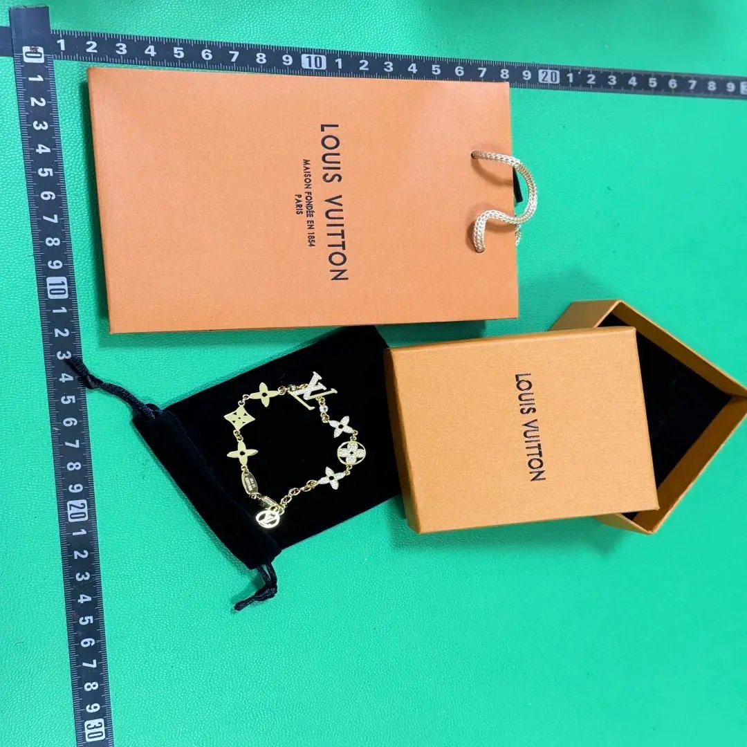 L*V classic heavy craftsmanship bracelet  